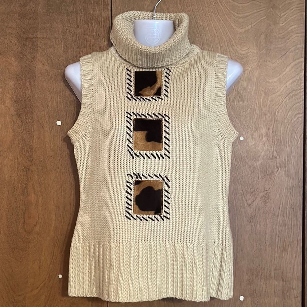 Sleeveless cardigan/ turtleneck